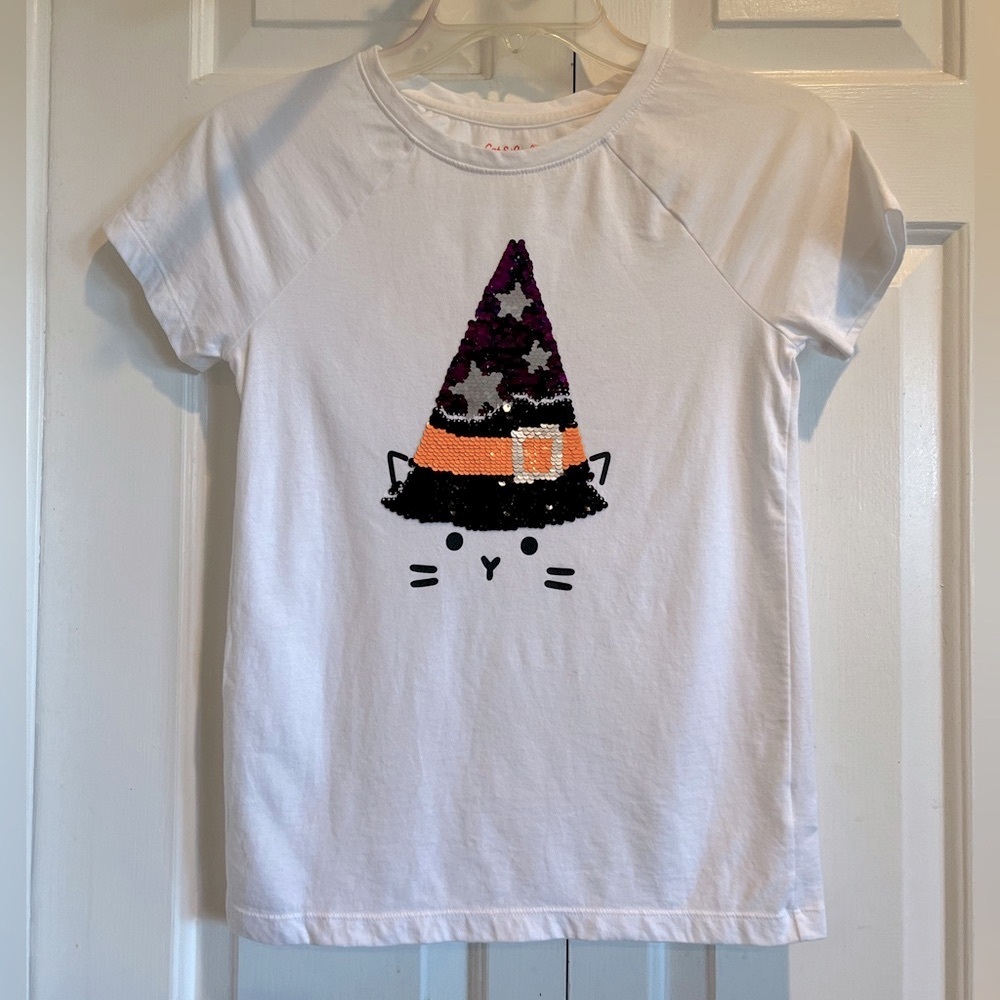 White Tee w Sequin Witch Cat 🐈‍⬛, Short Sleeves , Halloween
